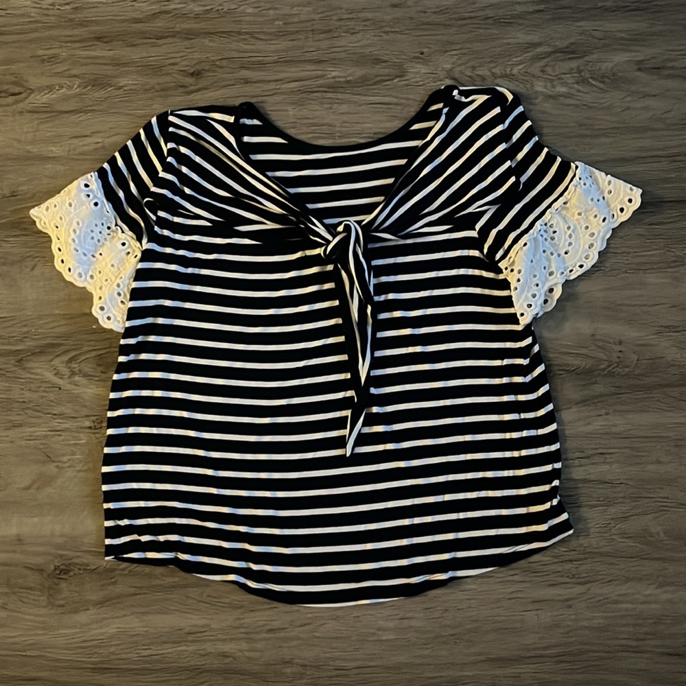 Maurice’s Blue White Striped Blouse Lace White Sleeves Adjustable Tie Sz Large - Picture 5 of 6